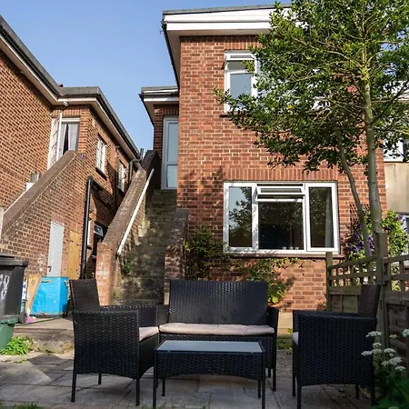 Central Chelmsford Apartment With Garden Exterior photo