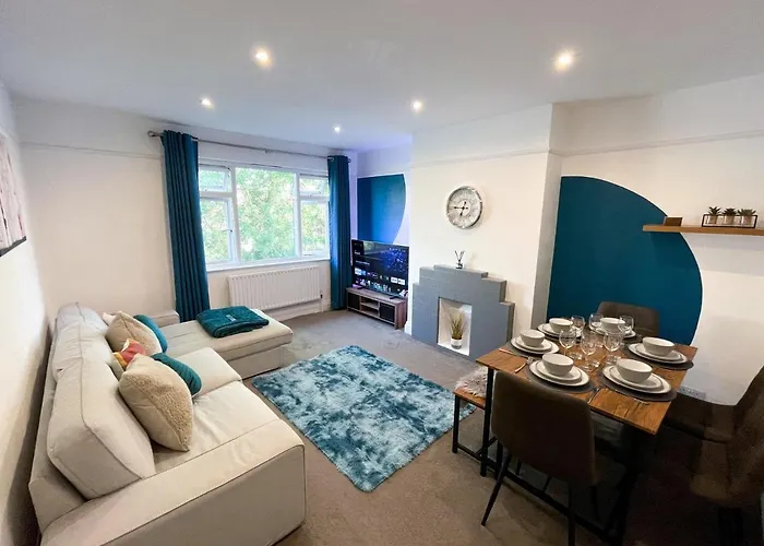 Central Chelmsford Apartment With Garden